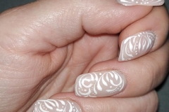 Przedłużanie paznokci metodą żelową manicure hybrydowy